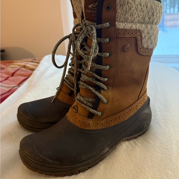 Northface Winter Boots - Picture 4 of 6
